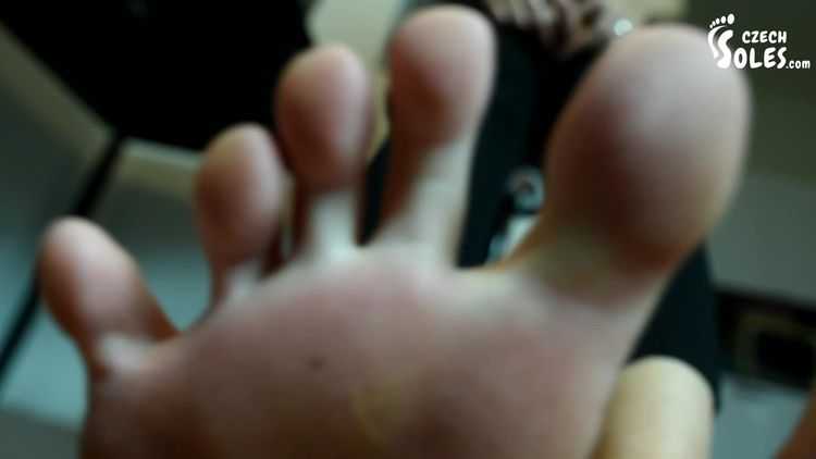 Giantess Huge Feet Domination [CzechSoles] Dita (518 MB)