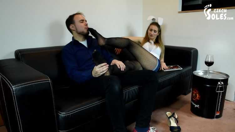 Playboy Party Hot Foot Worship [CzechSoles] Daniela (504 MB)