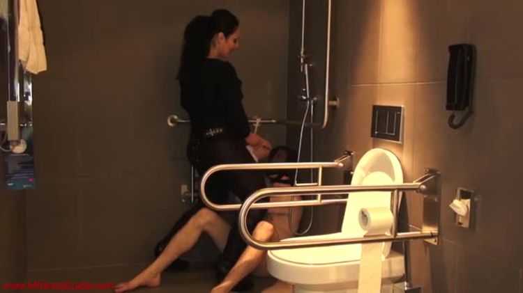 Mistress Ezada Sinn: Slaves Head Belongs In The Toilet