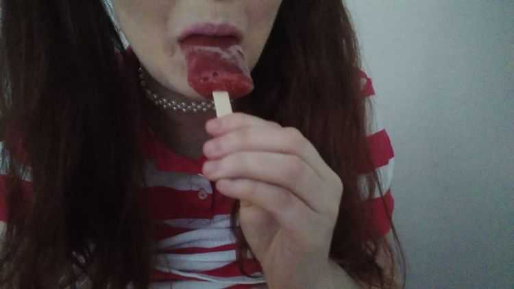 [ManyVids] princess96 sucking on popsicle some naughty extra – 720p