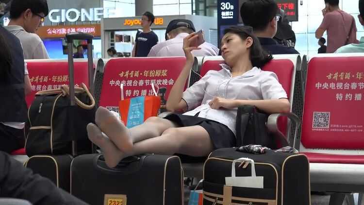 Candid chinese girl in pantyhose