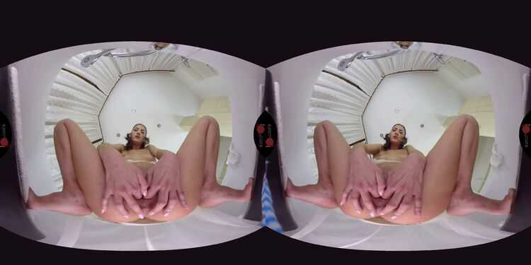 CzechVRFetish/CzechVR - Miky Love - Pissing in the Tub