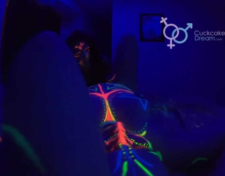 AMATEUR CUCKQUEAN LESBIAN WIFE THREESOME GLOW PARTY