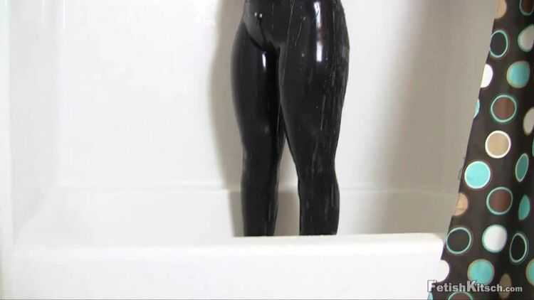 Fetishkitsch - Amy - Wet, Wild Latex