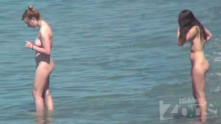 Voyeur nudism – Two 1986s came to the beach (AVI, FullHD, 1920×1080)