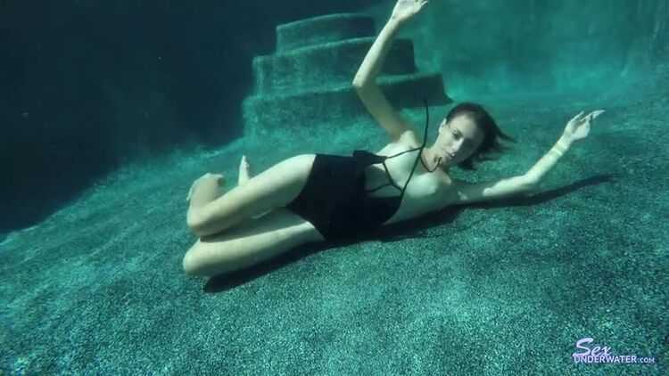 SexUnderWater presents amber faye (MP4, SD, 854×480)