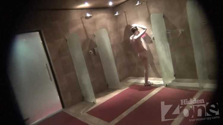 Voyeur shower – A 3371 came into the shower after doing sports (AVI, FullHD, 1920×1080)