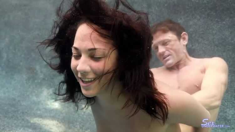 SexUnderWater presents fuckamara212k (MP4, SD, 854×480)