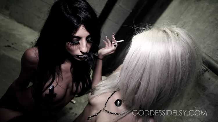 Goddess idelsy – Goth Girls Smoking 2