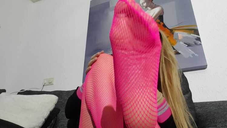 Nylon feet – Veronagymnast – Showing My Fisnet Feet