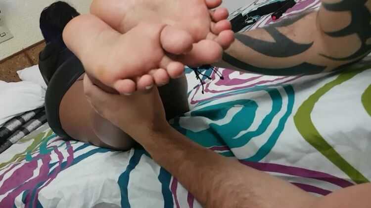 Isis - Worship Feet Ebony Girl - Foot Worship