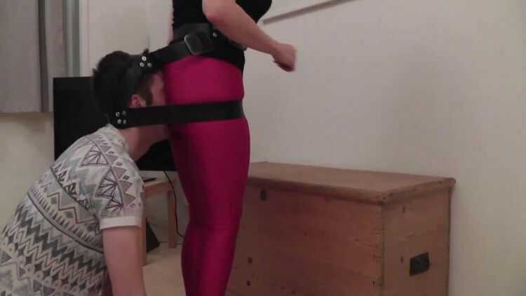 FacesittingMistressVideos - Face harness with pink leggings - Miss Jessica