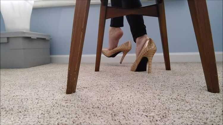 Mo Rina – under my chair 2 (MP4, SD, 854×480)