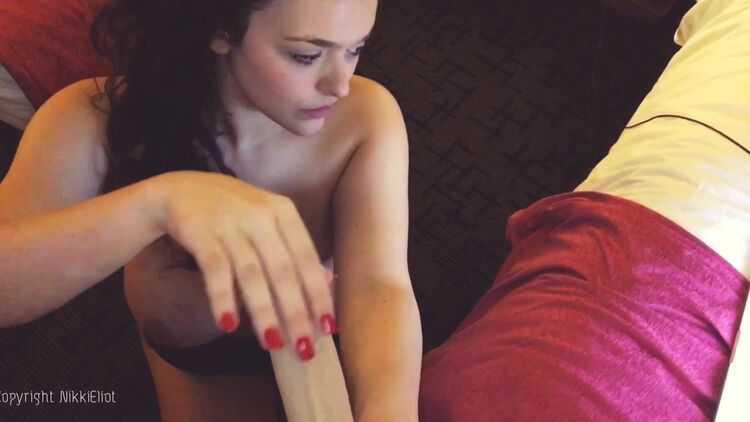 ManyVids presents Nikki Eliot in Red Nails BJ Countdown (Premium user request) (MP4, FullHD, 1920×1080)