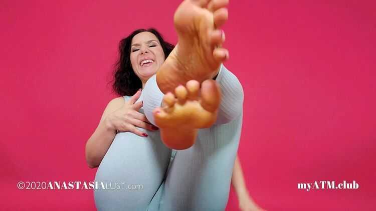 Barefoot – Anastasia Lust – Under My Feet