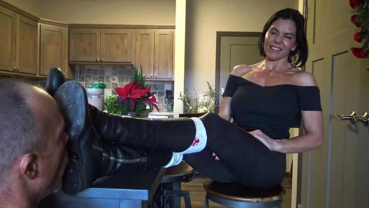 Bootdom – Goddess Zephy – Lick the soles of My boots clean, loser