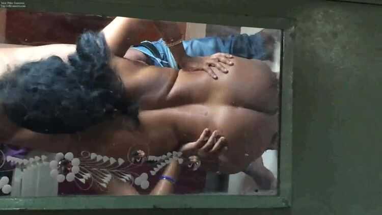 Tamil Bhabhi Sucking In Shower