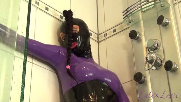 Online Latex Porn – 7790 – Latex Fun In The Shower With Latex Izzy – latex