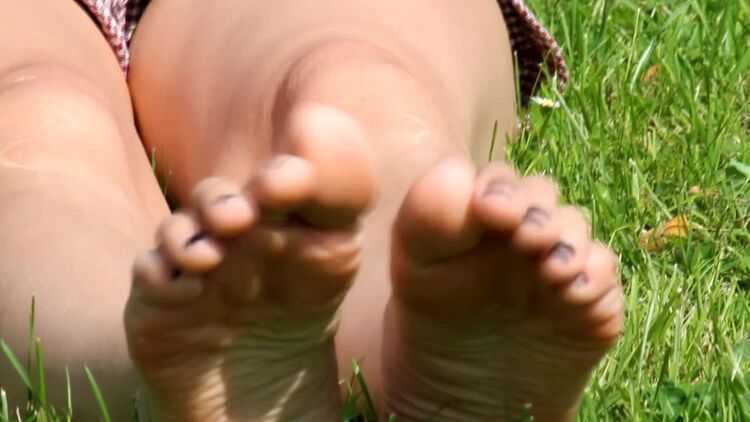 ManyVids presents Amateur Girls Feet From Poland – FLIP FLOPS _ LONG TOES (MP4, HD, 1280×720)