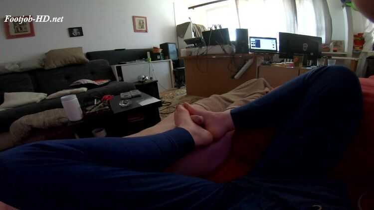 Foxy Sanie Footjob Redhead (MP4, FullHD, 1920×1080)