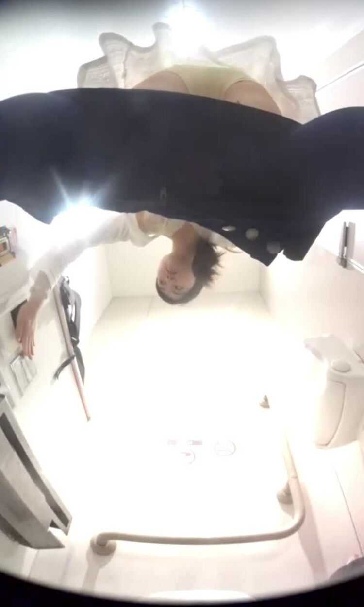 Voyeur Pissing Toilet – 15272366 (MP4, UltraHD/2K, 720×1200)