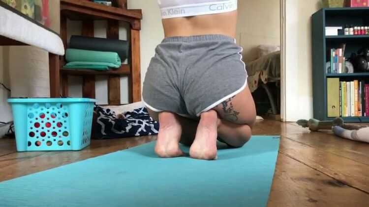 Princess Zoe - Morning Yoga Ignore - Humiliation