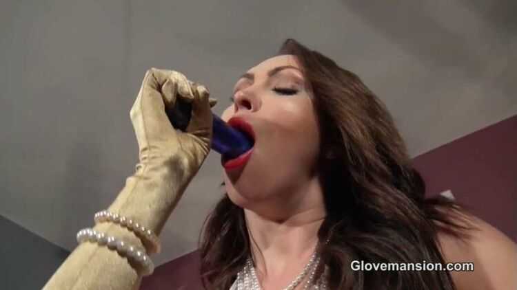 Glovemansion - Squirting in satin gloves