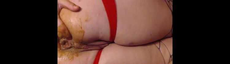 Rumianahotmilf - Poo, pee, prolapse, speculum in red body