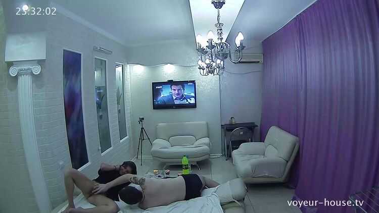 Voyeur-house.tv- Maria grisha watch tv & snack