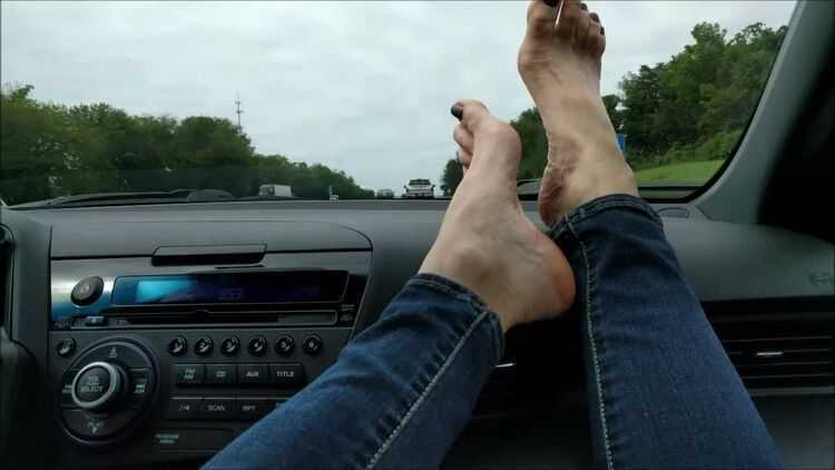 Barefoot – Mo Rina – mature feet on dashboard