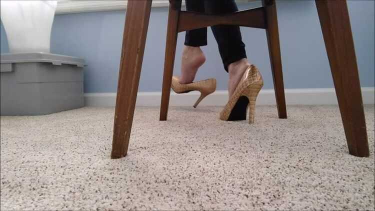 Shoe Fetish – Mo Rina – under my chair 2