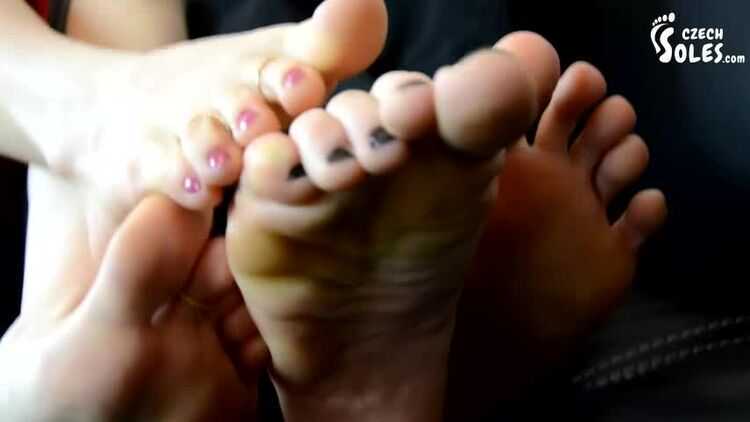 FOOTSIE – Czech Soles – Ivy, Eliska – Big or tiny feet?