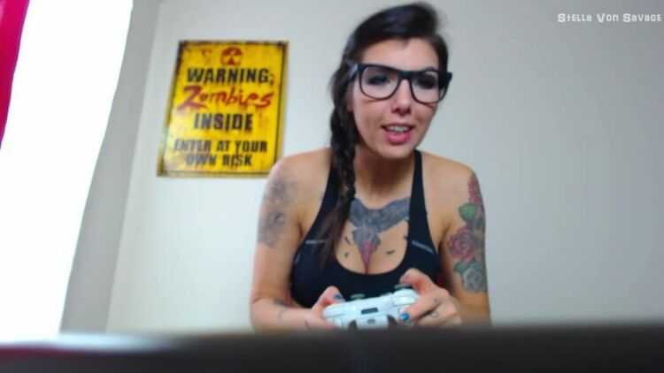 Stella Von Savage - Gamer Girl Feet Voyeur Ignore