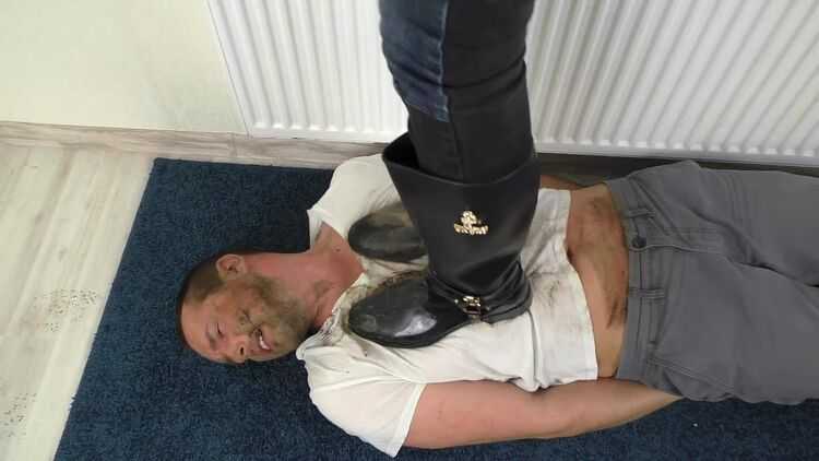 Shoe domination – Smashed Face Under Dirty Boots