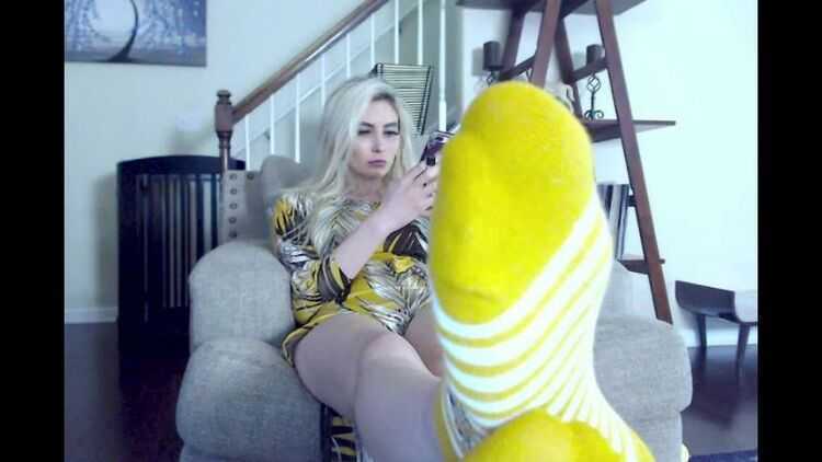 Kerri King - Sock Sucker Gets Ignored - Humiliation