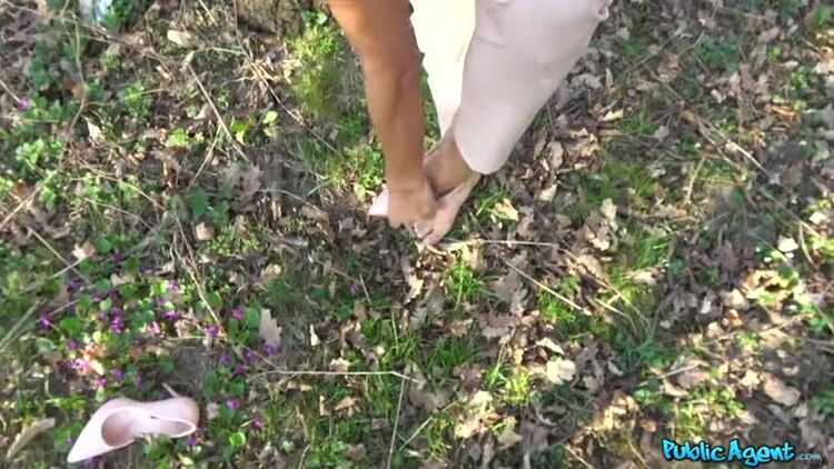 Cock gets blonde wet in forest fuck – 2018 year