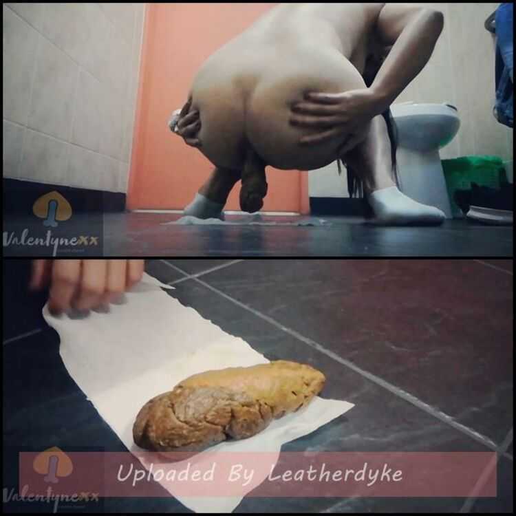 Poo in public bathroom with Valentynexx