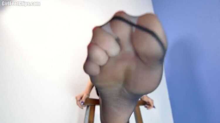 SilverCherrys GIRL FEET CLIPS – Sasha Foxxx – You Worship Sasha’s Stocking Feet