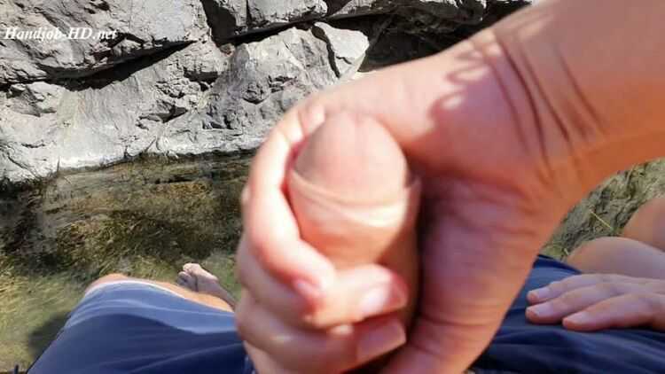 Handjob in Nature