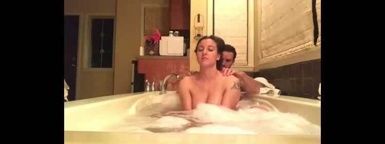 Isn’t It Romantic To Get Sucked While Taking A Bath With Her