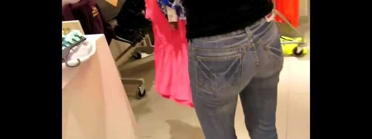 Sextape In The Changing Cabin Of A Clothes Store