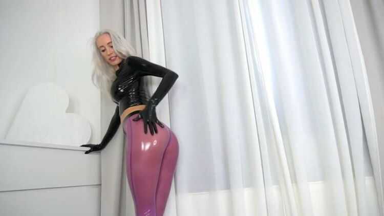 CandyXS - Fick mich in meiner Fickschlitz-Latexleggings