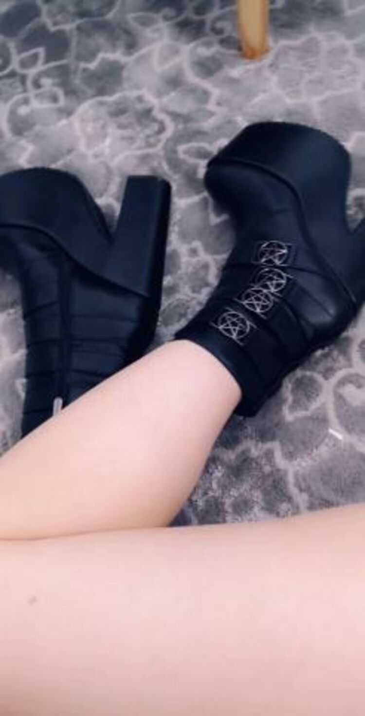 keziah 27-09-2019 What if I… stepped on your balls… wearing these shoes haha just kidding unless…