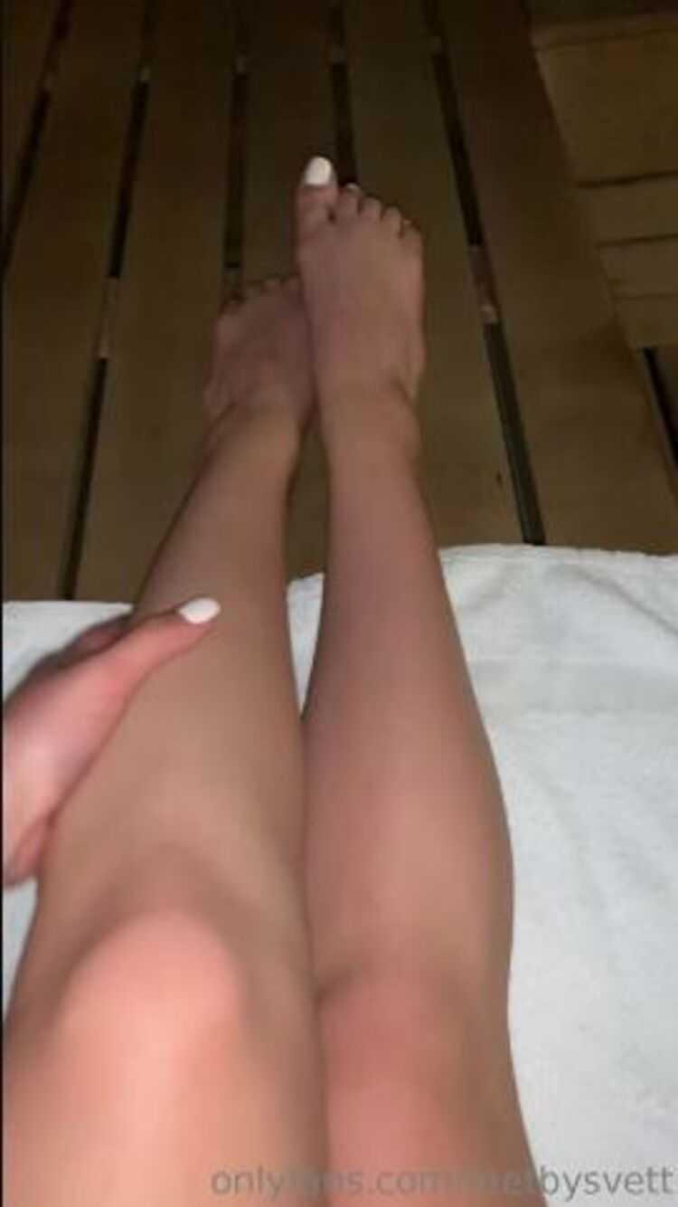 feetbysvett 02-05-2019 Gorgeous legs and white toes Don t you wanna cum suck em dry Get them all messy. Explode o