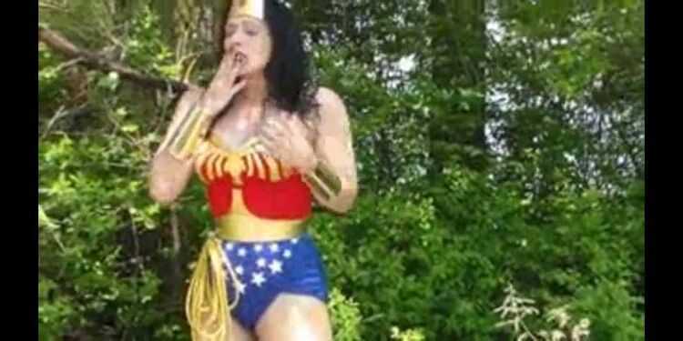 wonder woman in paradise island 480p