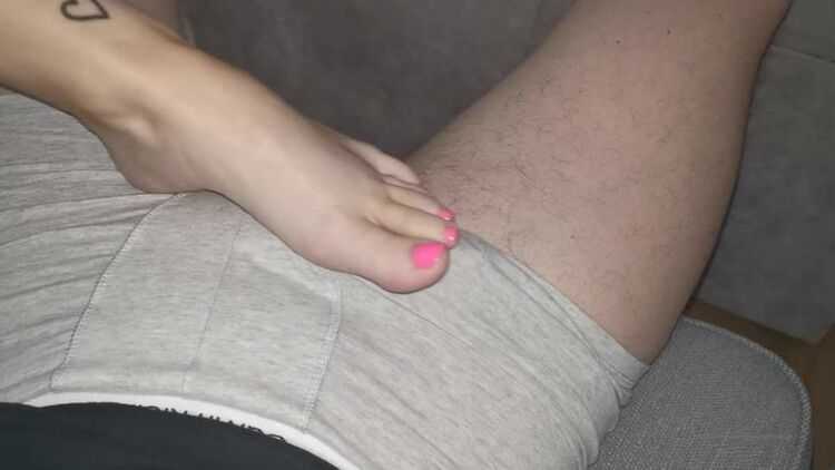 elizabethsfeet 24-02-2020 Nothing better than teasing his dick with my feet