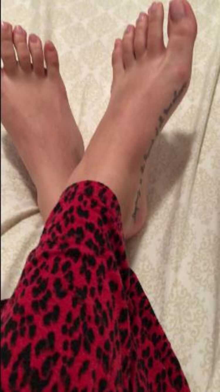 feetbysvett 05-11-2018 Little clip for my nude toe lovers If I have any on here haha For those who like color on