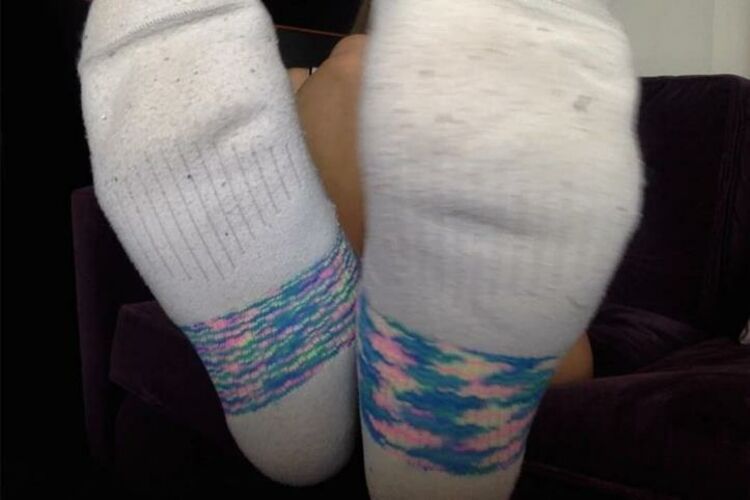 MissTiff – Cum all over my dirty white socks