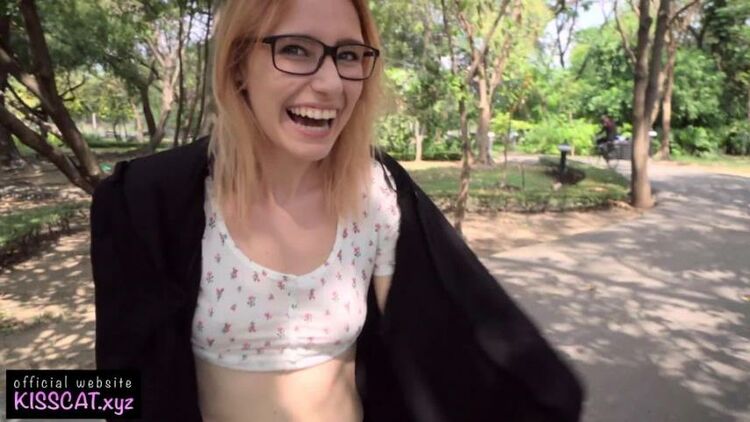 Kiss Cat - 4k Public Agent - Russian 18 Babe Flashing & Swallow Cum in Central Park