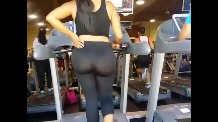 Big butt voyeured while on a treadmill